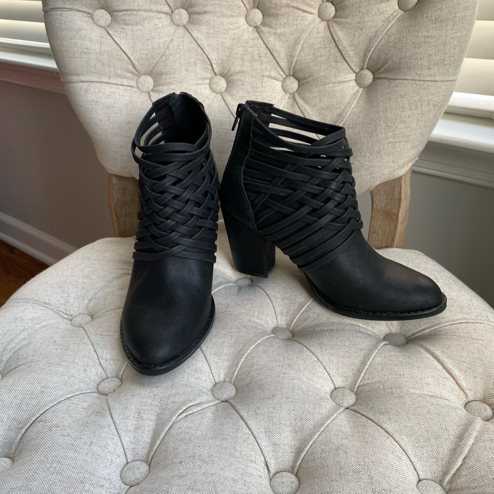 MOSSIMO // SHIANN BASKET WEAVE BOOTIES
